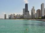 Nadando no lago Michigan, em Chicago, estado de Illinois, nos Estados Unidos